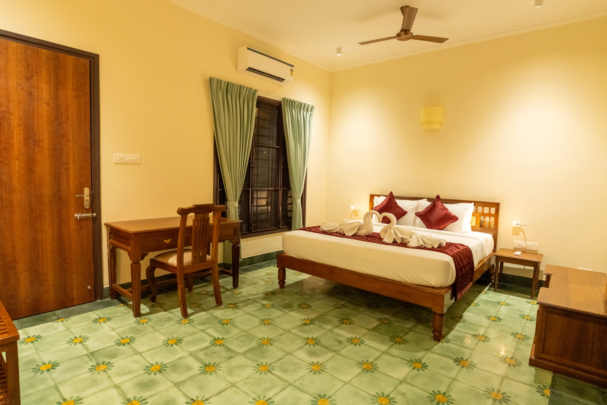 Master bedroom for luxury family stay in Kumbakonam
