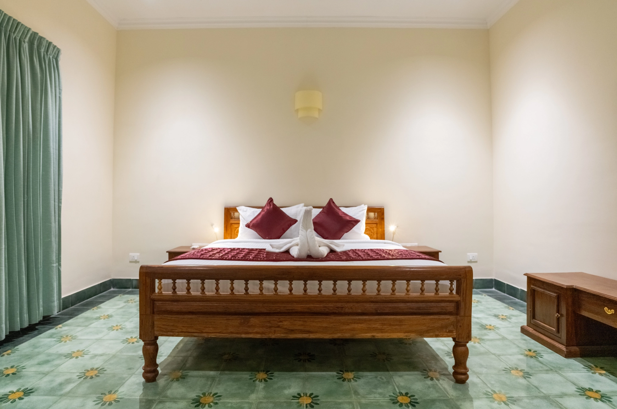 Elegant AC bedroom for family stay in Kumbakonam